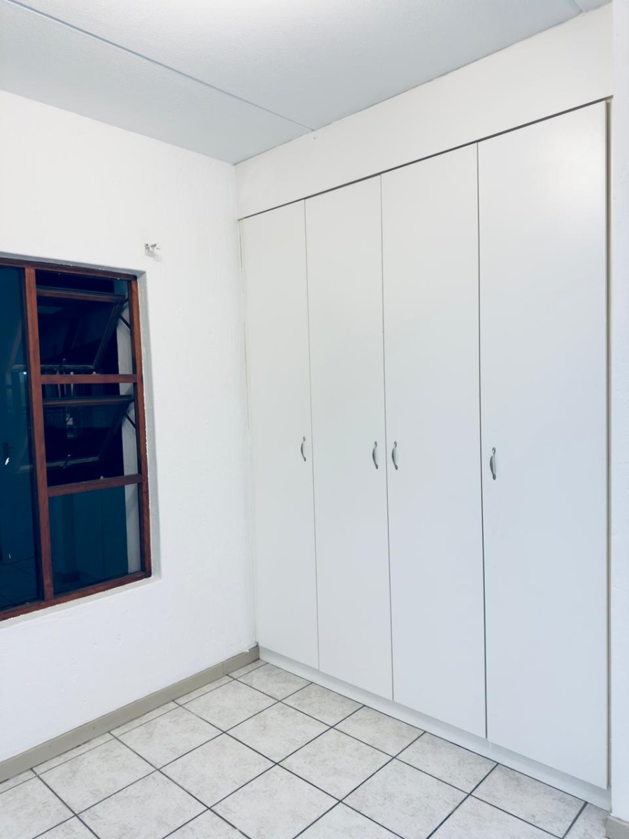 To Let 2 Bedroom Property for Rent in Douglasdale Gauteng