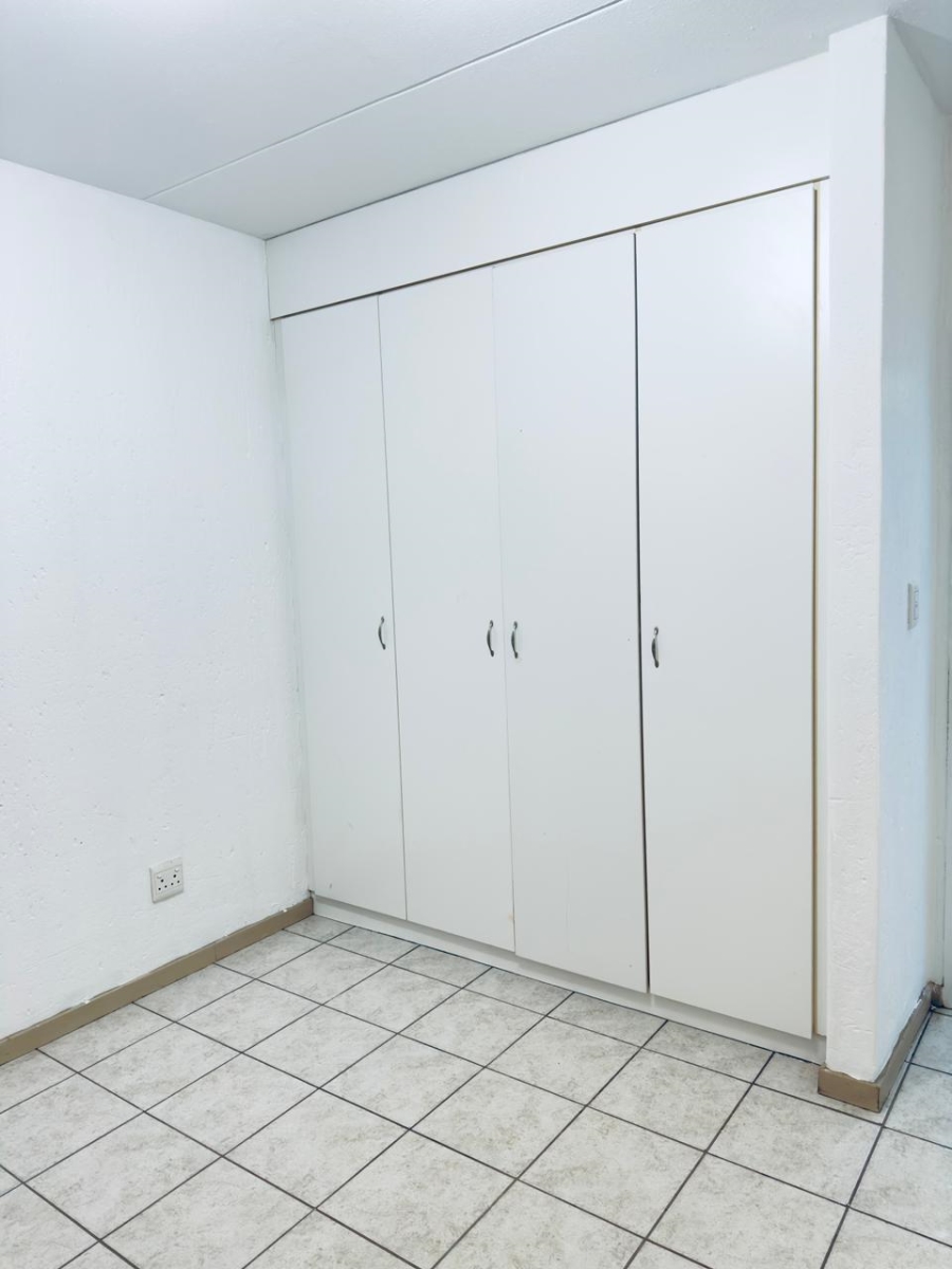 To Let 2 Bedroom Property for Rent in Douglasdale Gauteng