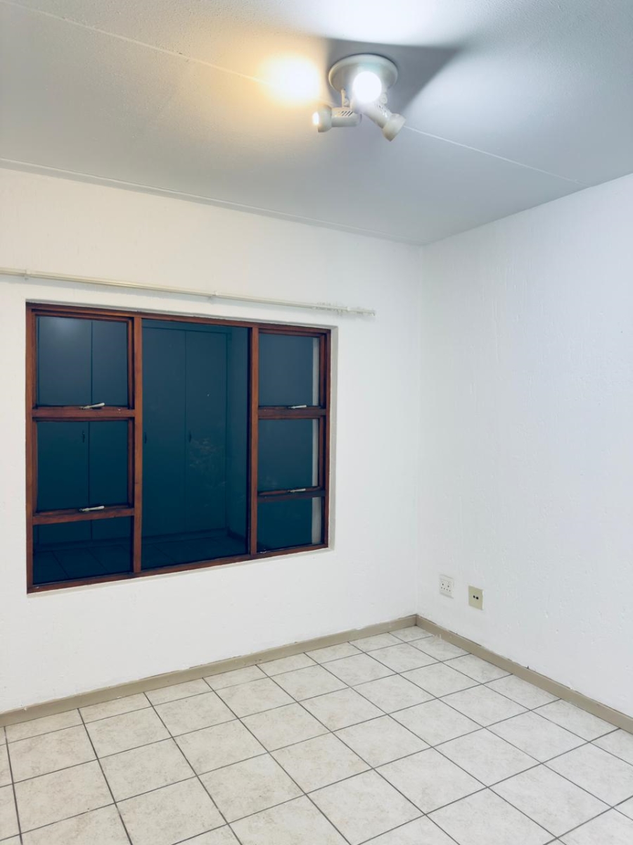 To Let 2 Bedroom Property for Rent in Douglasdale Gauteng