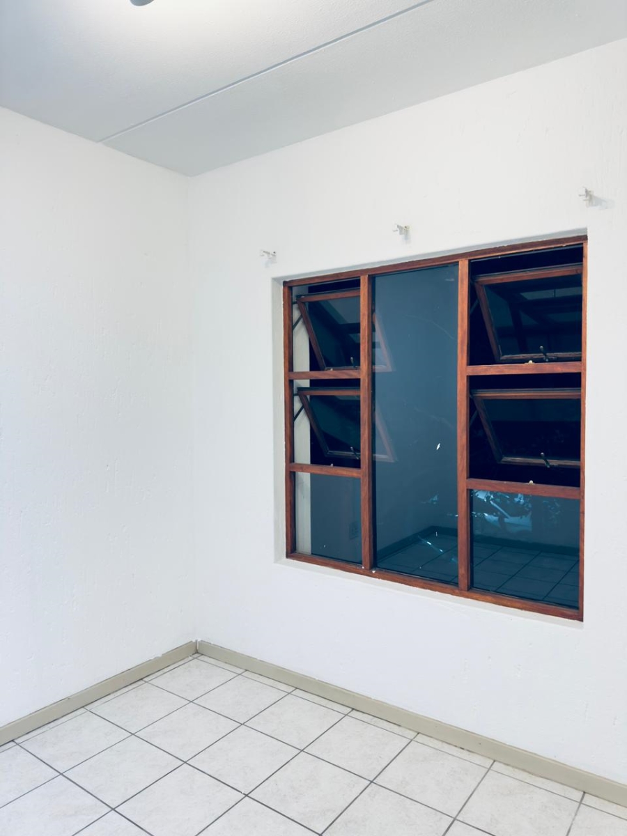 To Let 2 Bedroom Property for Rent in Douglasdale Gauteng