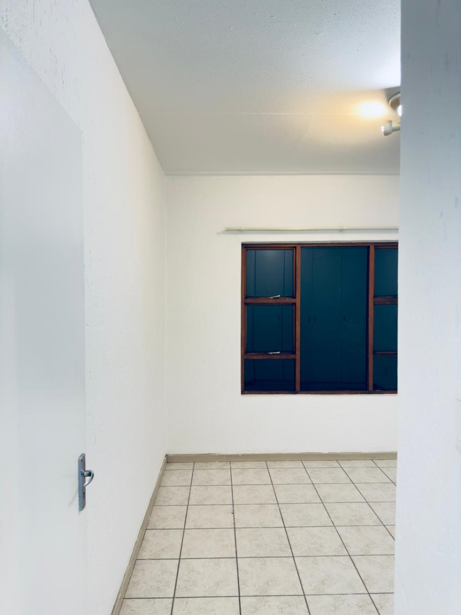 To Let 2 Bedroom Property for Rent in Douglasdale Gauteng