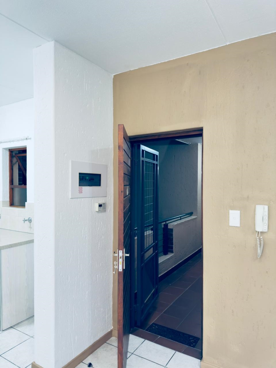 To Let 2 Bedroom Property for Rent in Douglasdale Gauteng