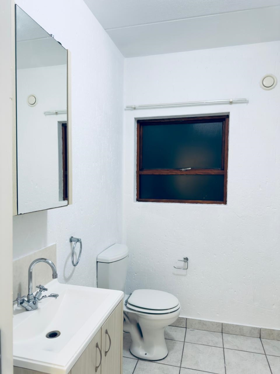 To Let 2 Bedroom Property for Rent in Douglasdale Gauteng