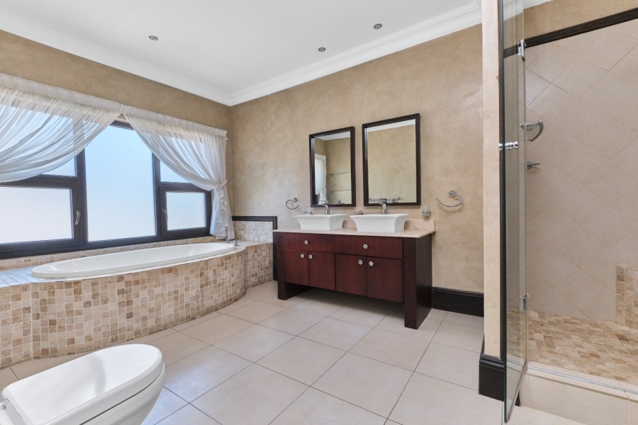 5 Bedroom Property for Sale in Dainfern Valley Gauteng