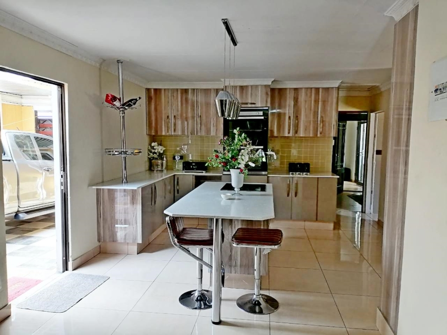 2 Bedroom Property for Sale in Blue Hills Gauteng