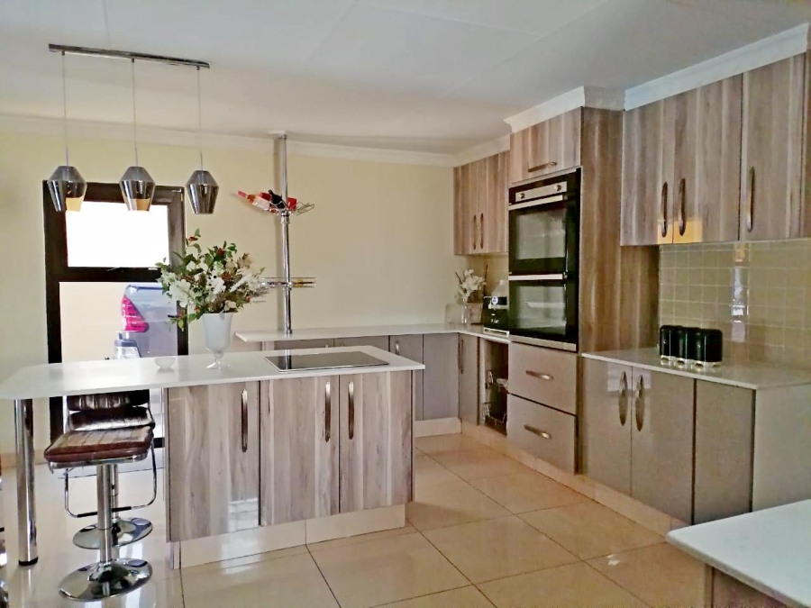 2 Bedroom Property for Sale in Blue Hills Gauteng