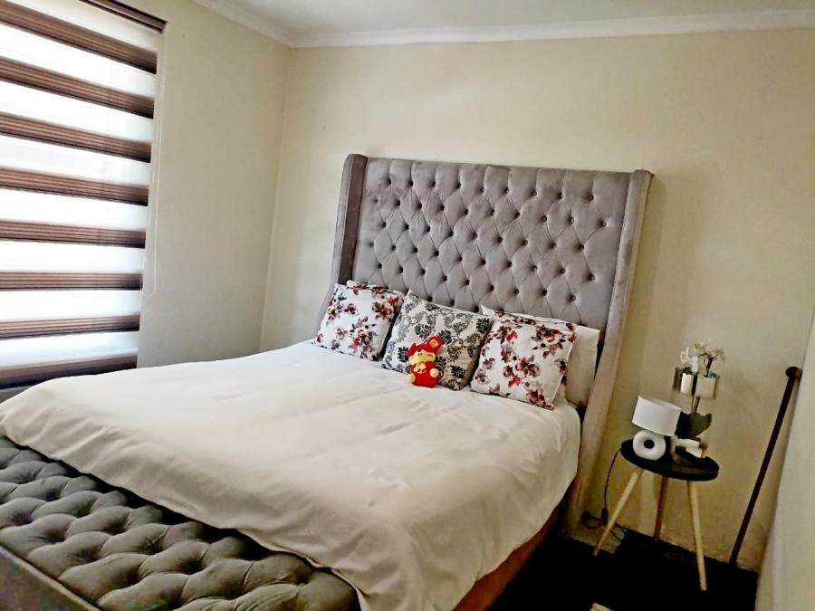 2 Bedroom Property for Sale in Blue Hills Gauteng
