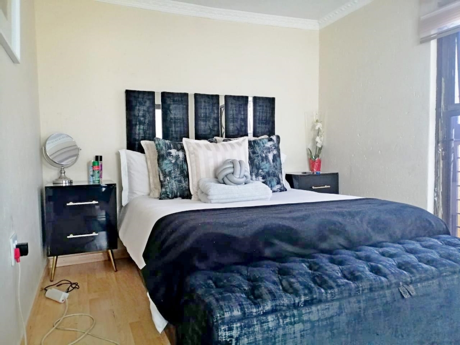 2 Bedroom Property for Sale in Blue Hills Gauteng