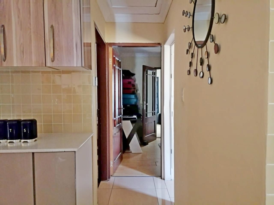 2 Bedroom Property for Sale in Blue Hills Gauteng