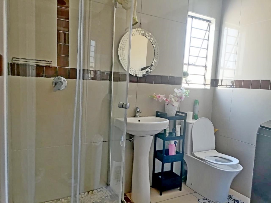 2 Bedroom Property for Sale in Blue Hills Gauteng