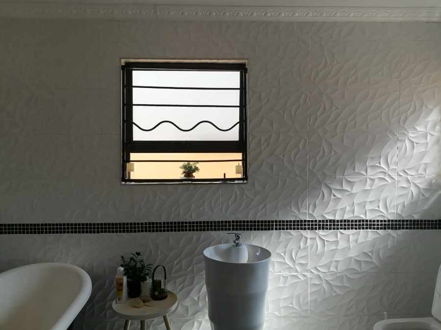 2 Bedroom Property for Sale in Blue Hills Gauteng