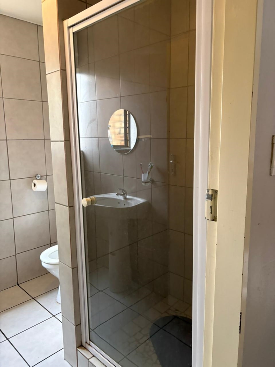 To Let 2 Bedroom Property for Rent in Cruywagenpark Gauteng