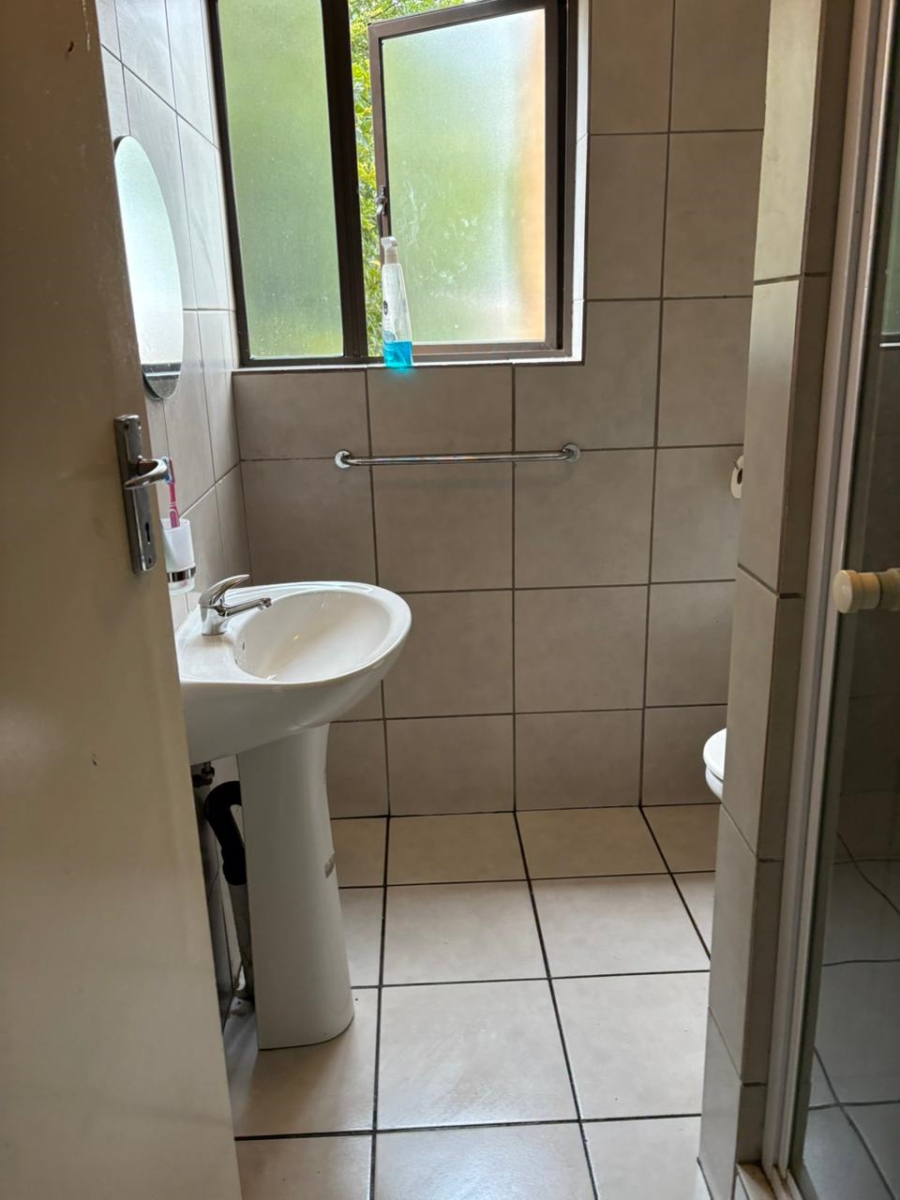 To Let 2 Bedroom Property for Rent in Cruywagenpark Gauteng