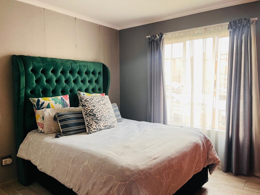 2 Bedroom Property for Sale in Meredale Gauteng