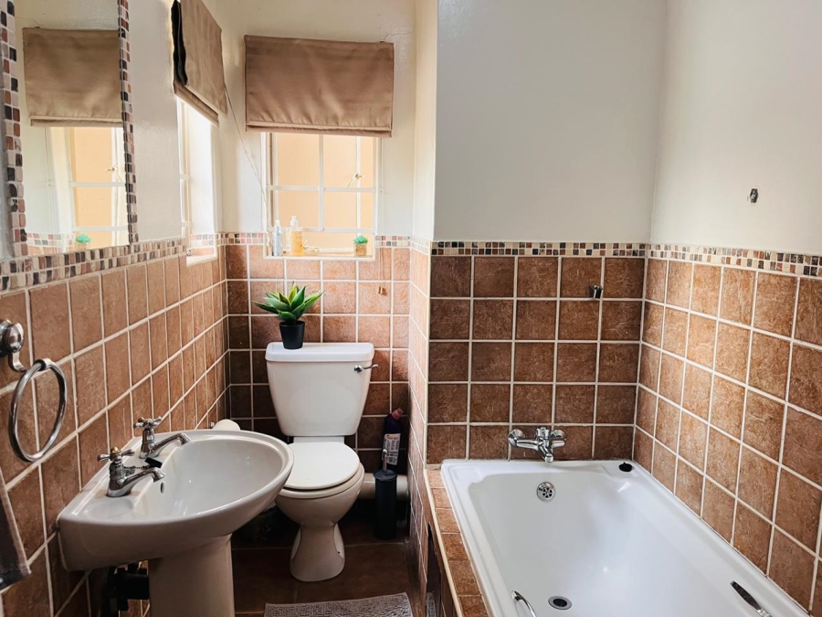 2 Bedroom Property for Sale in Meredale Gauteng