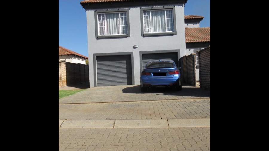 2 Bedroom Property for Sale in Willow Park Manor Gauteng
