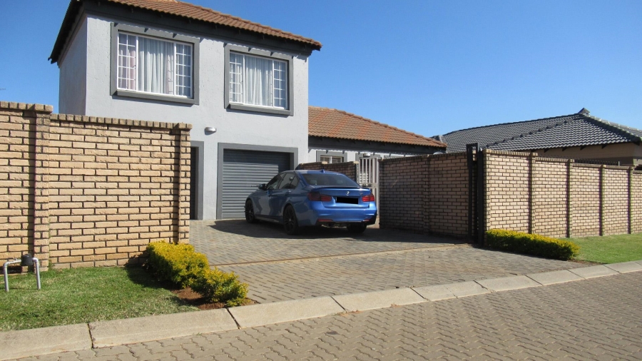 2 Bedroom Property for Sale in Willow Park Manor Gauteng