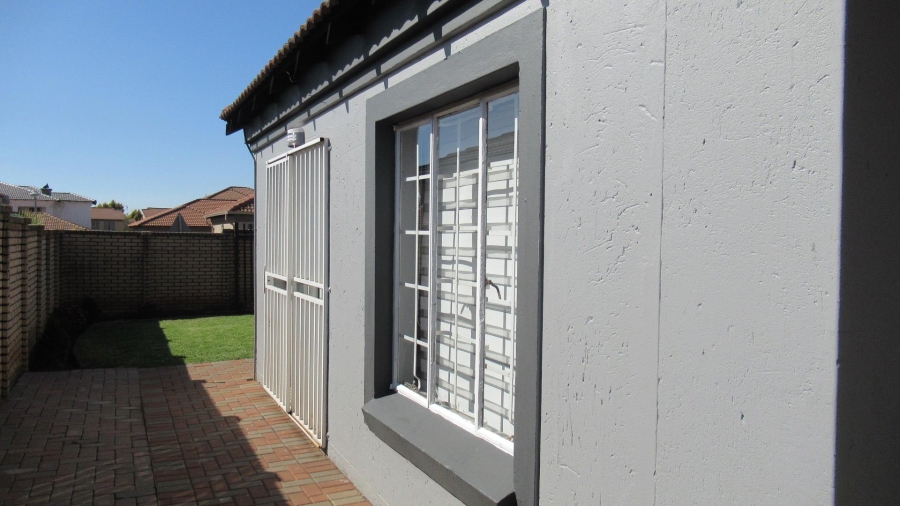 2 Bedroom Property for Sale in Willow Park Manor Gauteng