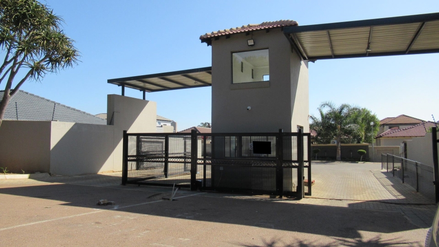 2 Bedroom Property for Sale in Willow Park Manor Gauteng