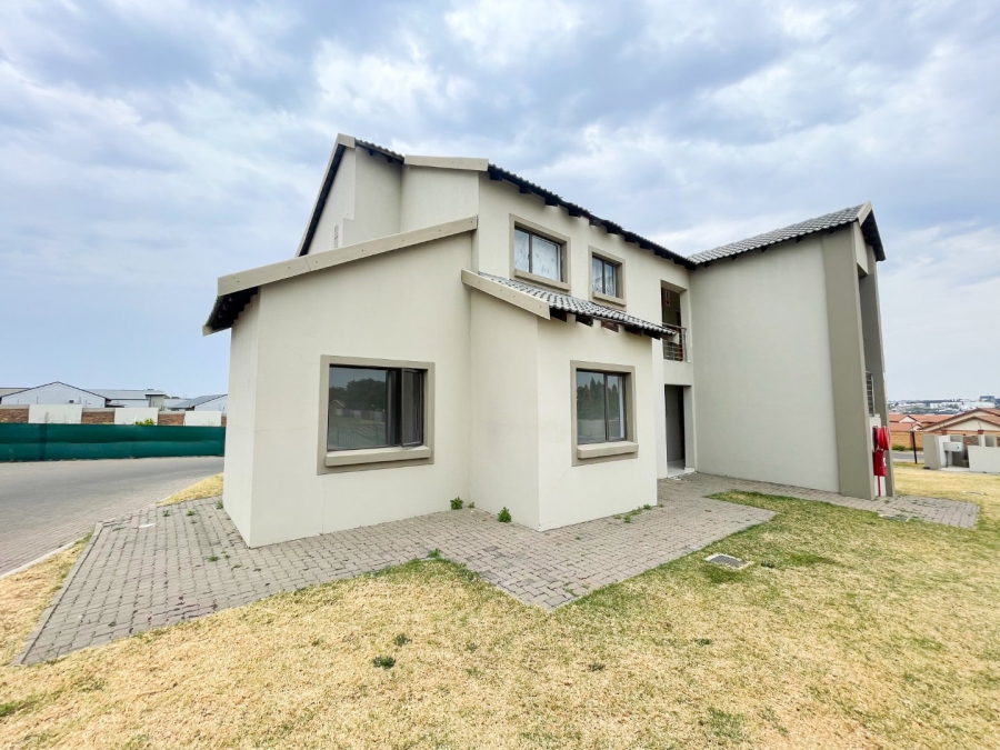 To Let 2 Bedroom Property for Rent in Noordwyk Gauteng