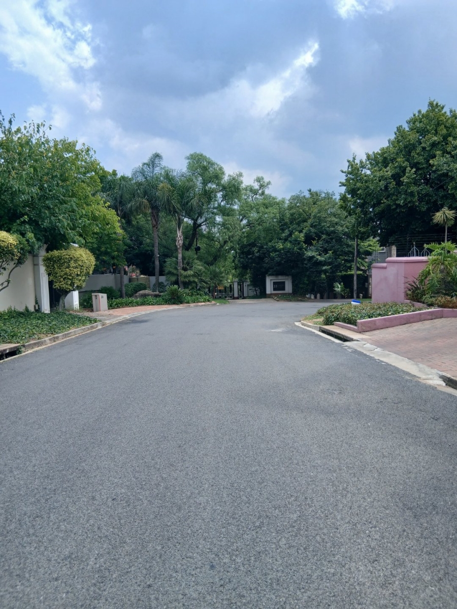 To Let 1 Bedroom Property for Rent in Waverley Gauteng