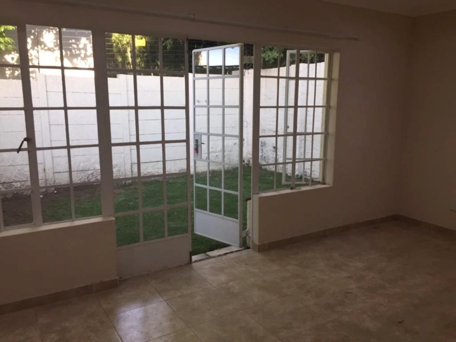 To Let 1 Bedroom Property for Rent in Waverley Gauteng