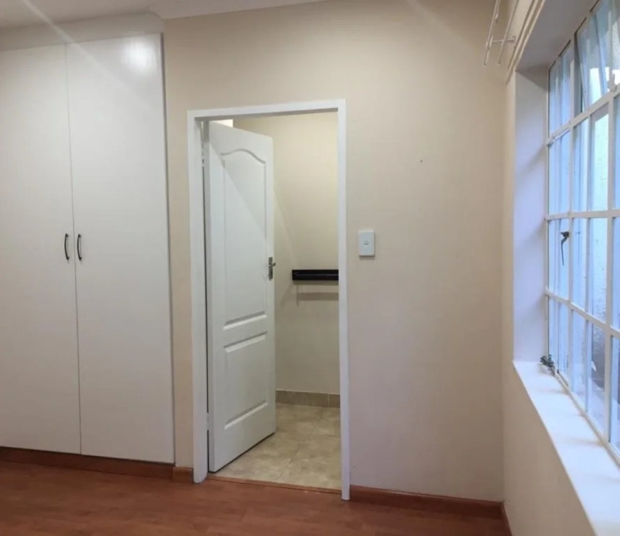 To Let 1 Bedroom Property for Rent in Waverley Gauteng
