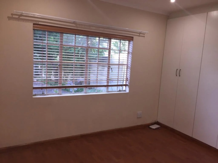 To Let 1 Bedroom Property for Rent in Waverley Gauteng