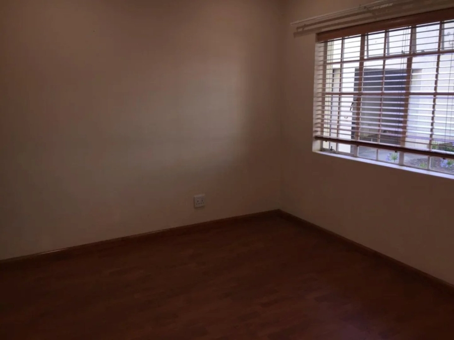 To Let 1 Bedroom Property for Rent in Waverley Gauteng
