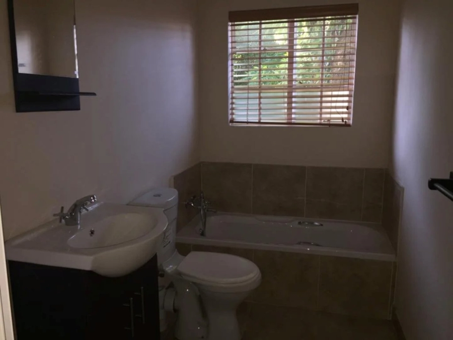 To Let 1 Bedroom Property for Rent in Waverley Gauteng