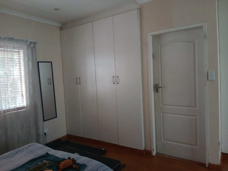 To Let 1 Bedroom Property for Rent in Waverley Gauteng