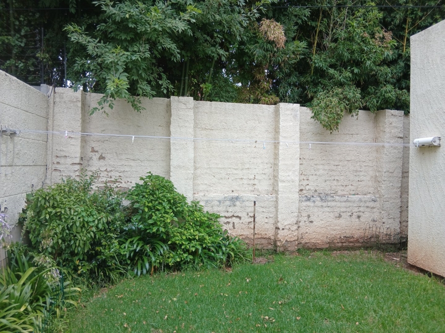 To Let 1 Bedroom Property for Rent in Waverley Gauteng