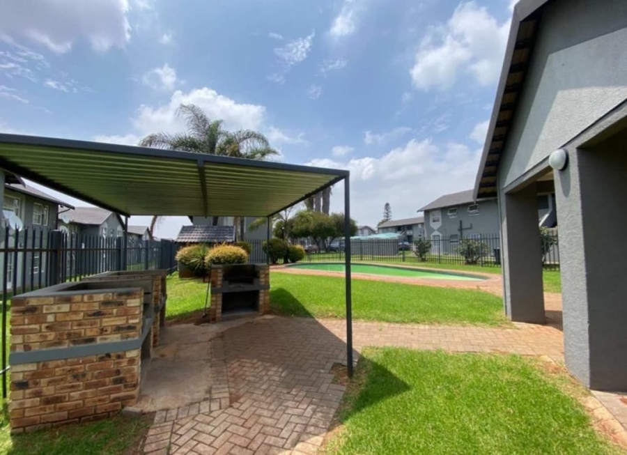 2 Bedroom Property for Sale in Ridgeway Gauteng