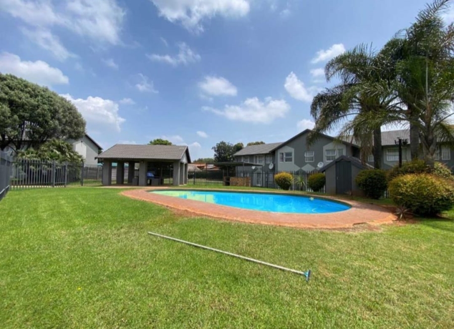 2 Bedroom Property for Sale in Ridgeway Gauteng