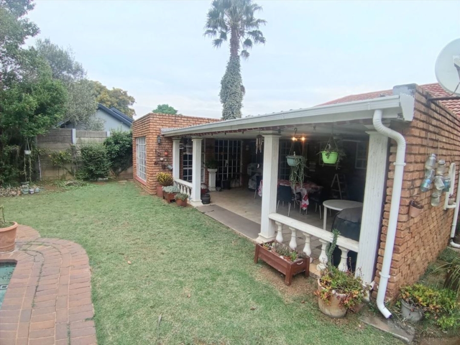 4 Bedroom Property for Sale in Farrarmere Gauteng