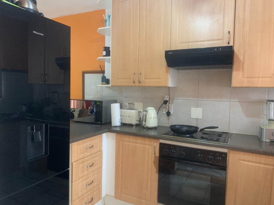 To Let 2 Bedroom Property for Rent in Die Hoewes Gauteng