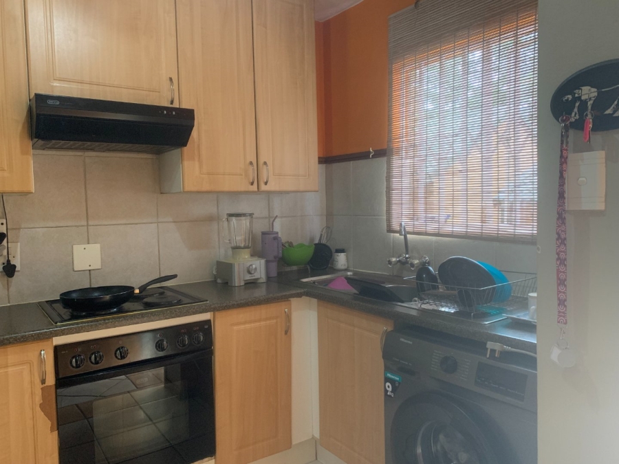 To Let 2 Bedroom Property for Rent in Die Hoewes Gauteng