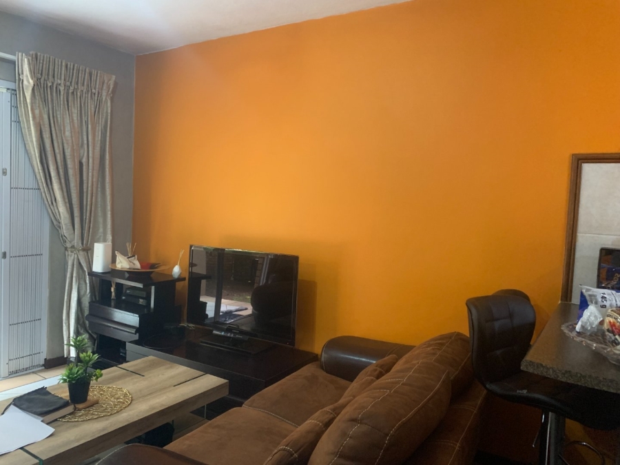 To Let 2 Bedroom Property for Rent in Die Hoewes Gauteng