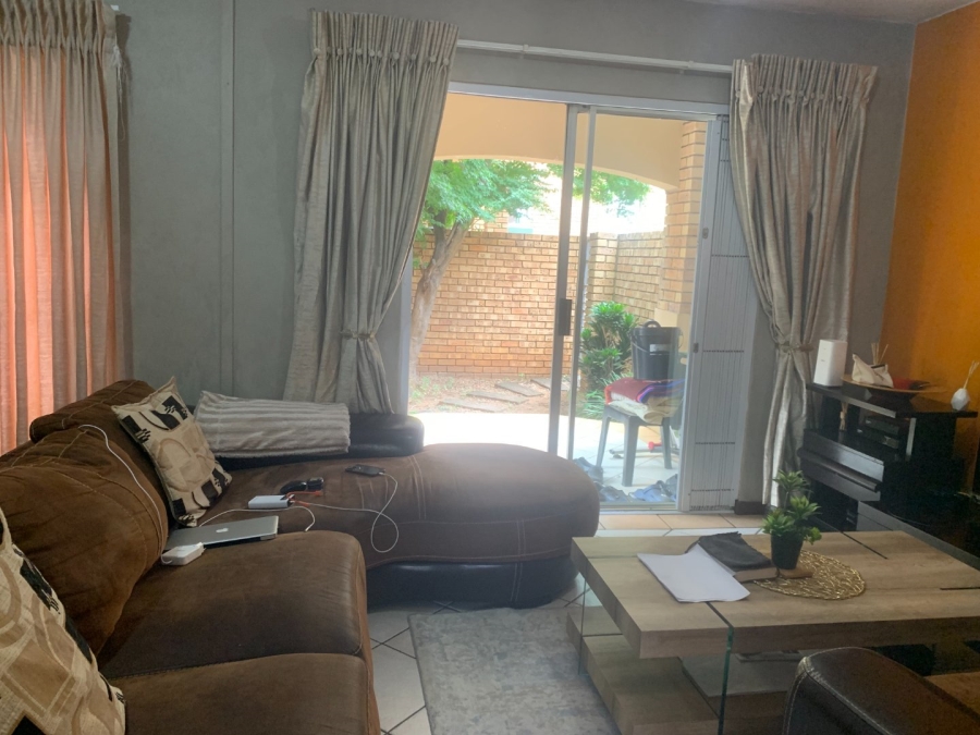 To Let 2 Bedroom Property for Rent in Die Hoewes Gauteng
