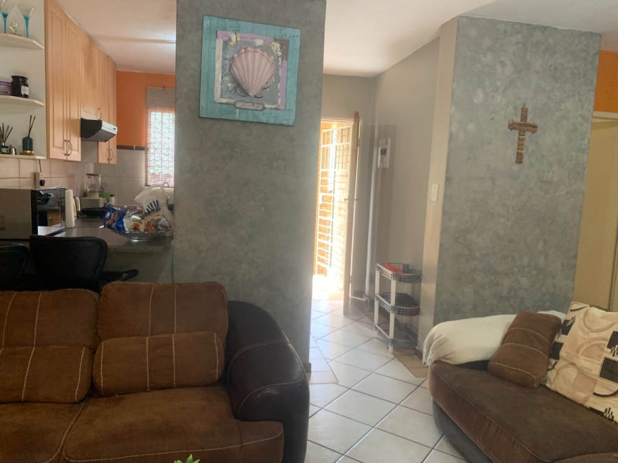 To Let 2 Bedroom Property for Rent in Die Hoewes Gauteng