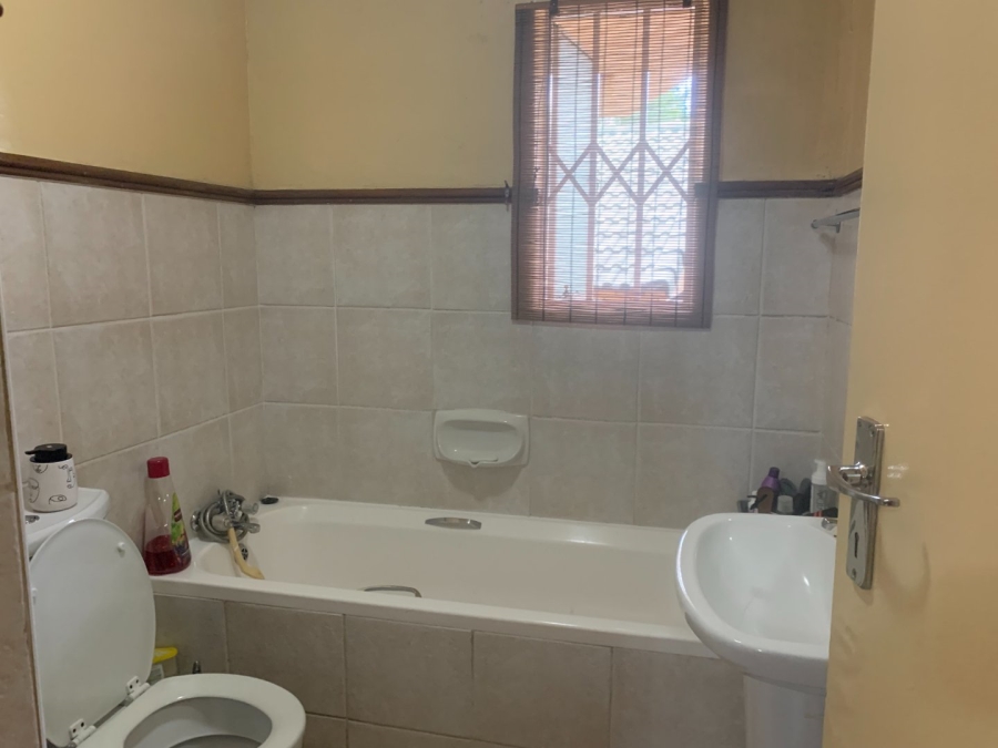 To Let 2 Bedroom Property for Rent in Die Hoewes Gauteng