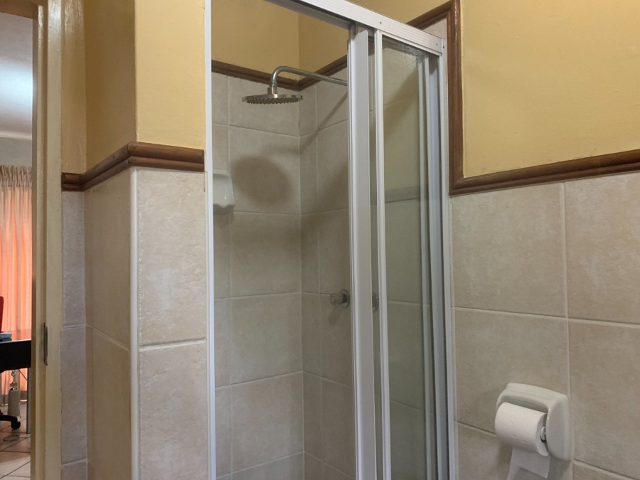 To Let 2 Bedroom Property for Rent in Die Hoewes Gauteng