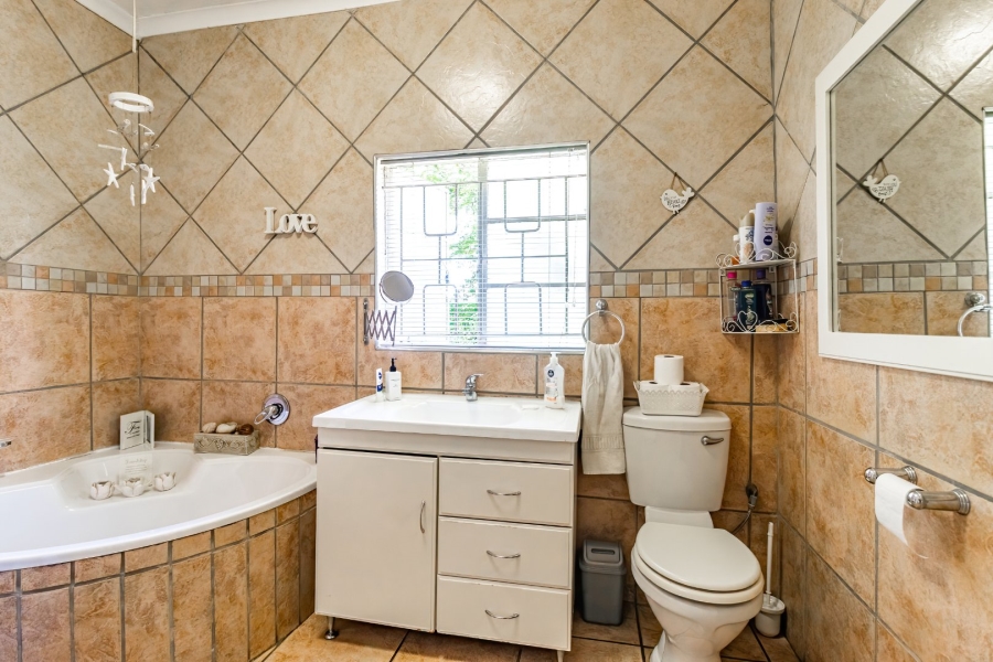  Bedroom Property for Sale in Benoni AH Gauteng