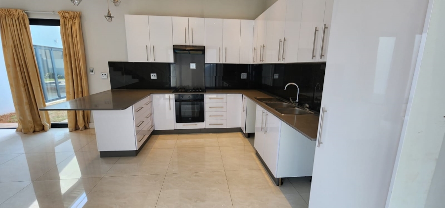 To Let 2 Bedroom Property for Rent in Waterfall Gauteng