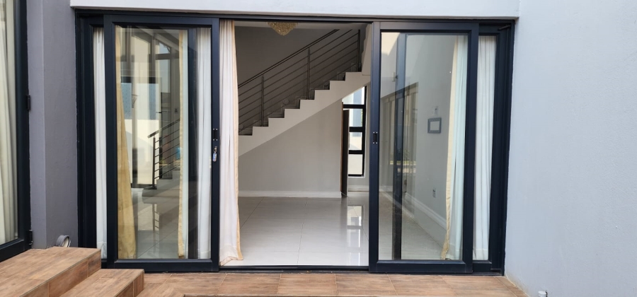 To Let 2 Bedroom Property for Rent in Waterfall Gauteng