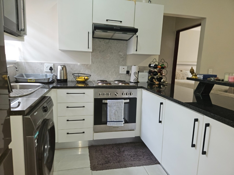 To Let 1 Bedroom Property for Rent in Douglasdale Gauteng