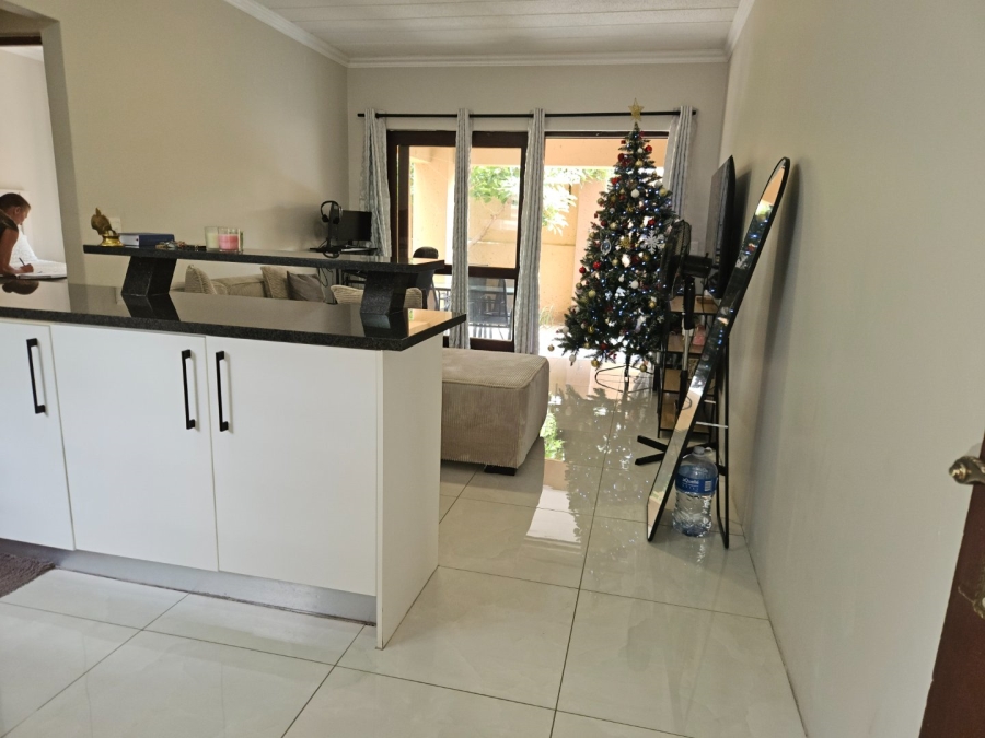 To Let 1 Bedroom Property for Rent in Douglasdale Gauteng