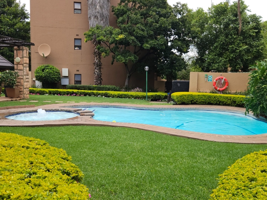 To Let 1 Bedroom Property for Rent in Douglasdale Gauteng