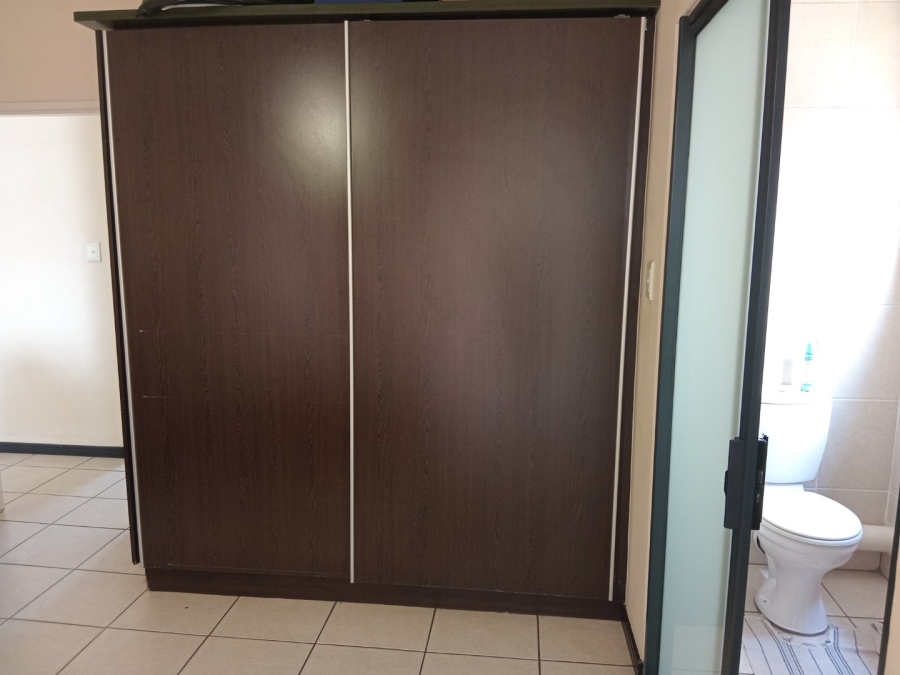 To Let 2 Bedroom Property for Rent in Oakdene Gauteng