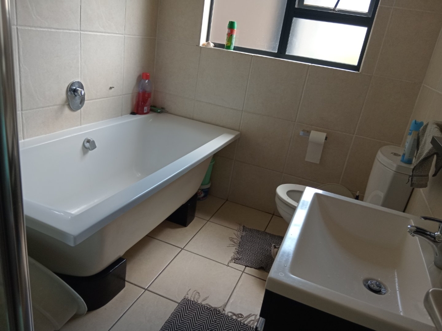 To Let 2 Bedroom Property for Rent in Oakdene Gauteng